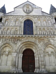 visitare poitiers notre dame
