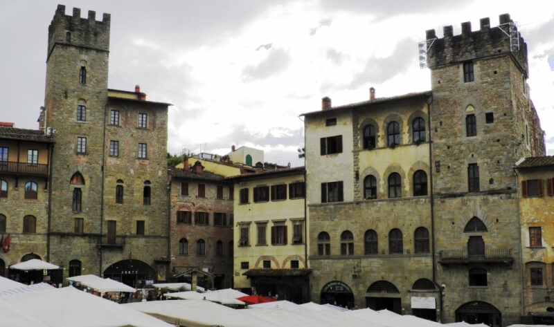 arezzo mercato antiquariato piazza grande