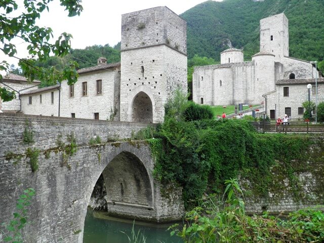 Genga Abbazia San Vittore alle Chiuse