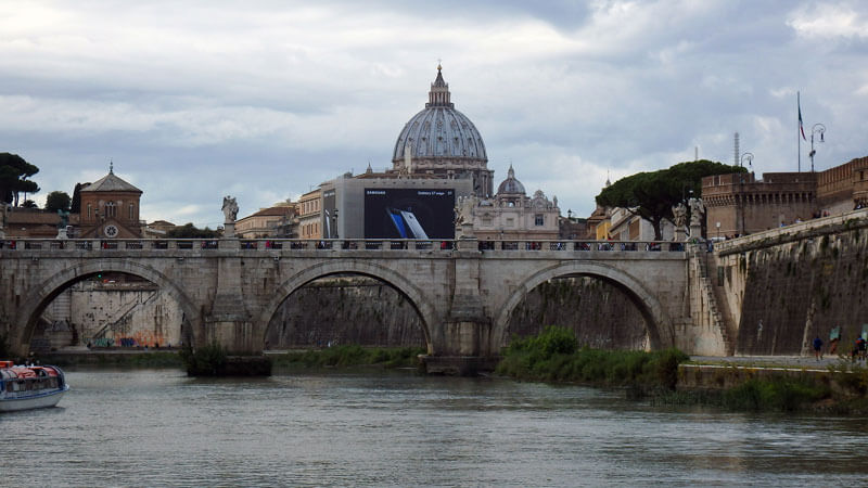 navigare sul tevere roma san pietro
