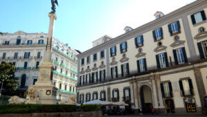 leoni piazza martiri napoli